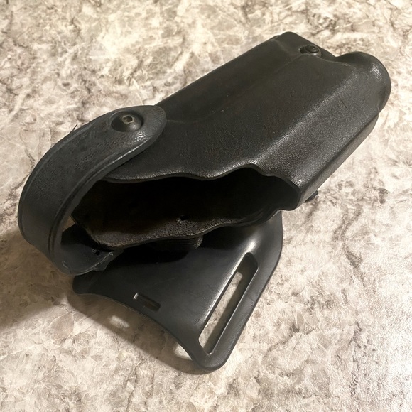 Safariland S&W 40 open carry holster with hood - Picture 1 of 4